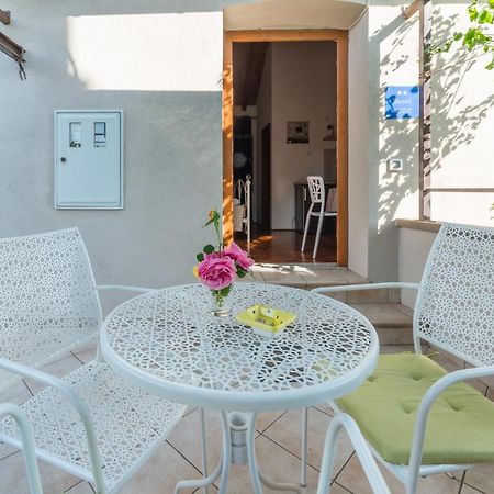 Apartmani Bugenvilija Brbinj Esterno foto