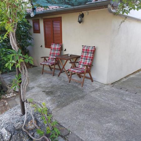Apartmani Bugenvilija Brbinj Esterno foto