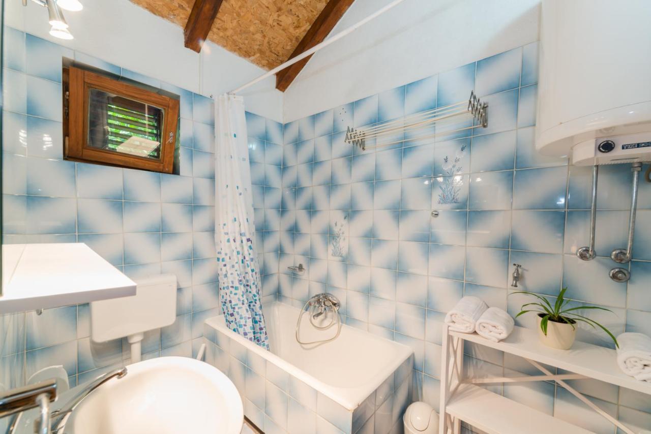 Apartmani Bugenvilija Brbinj Esterno foto