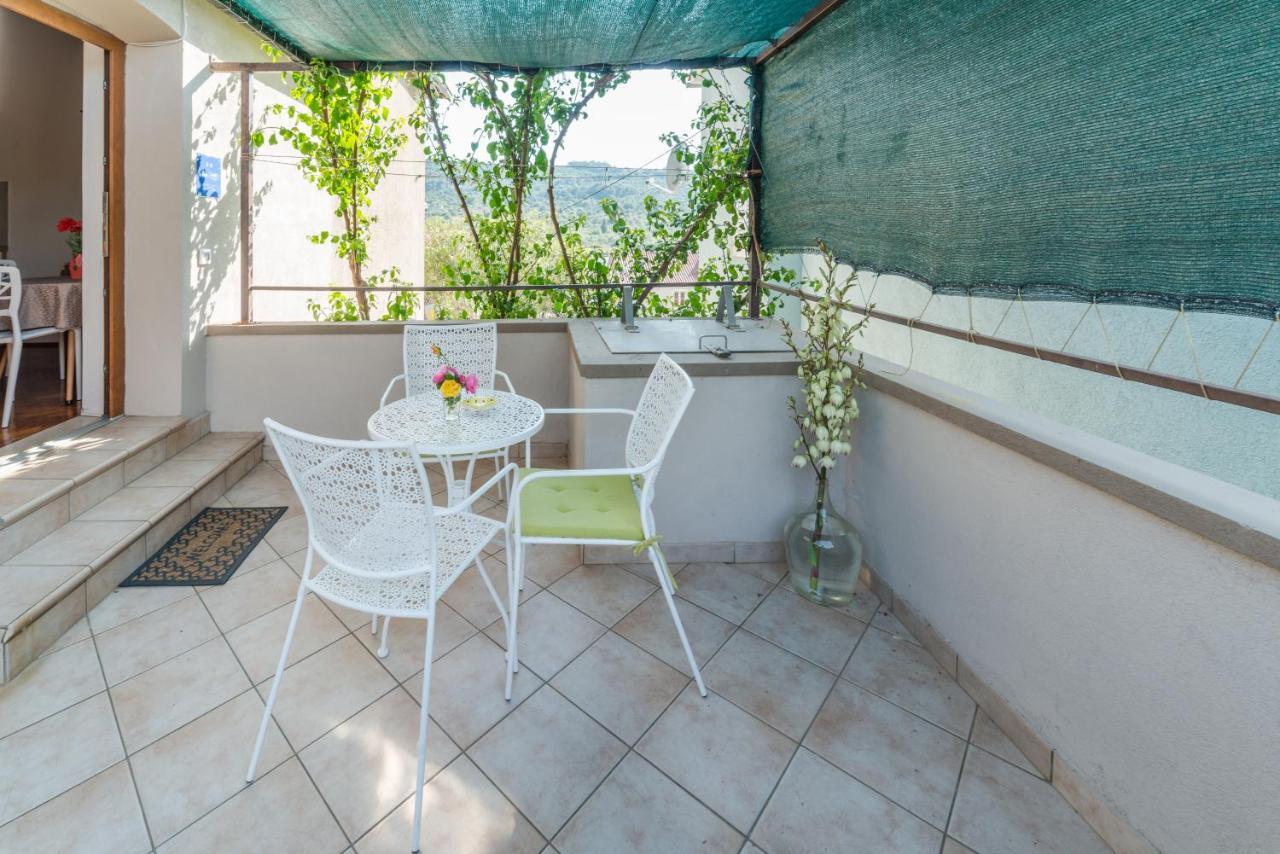 Apartmani Bugenvilija Brbinj Esterno foto