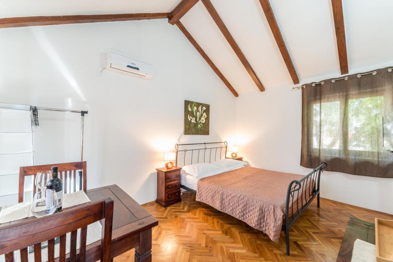 Apartmani Bugenvilija Brbinj Esterno foto