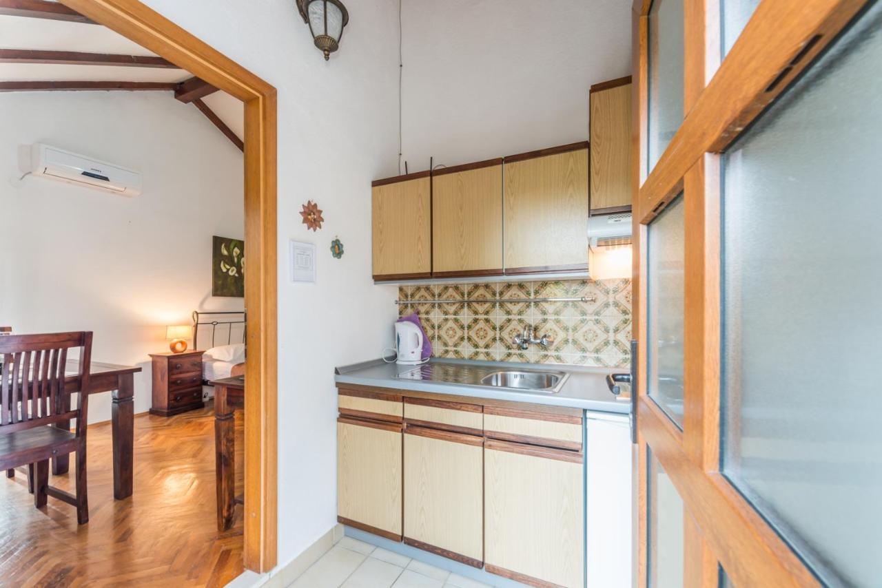 Apartmani Bugenvilija Brbinj Esterno foto